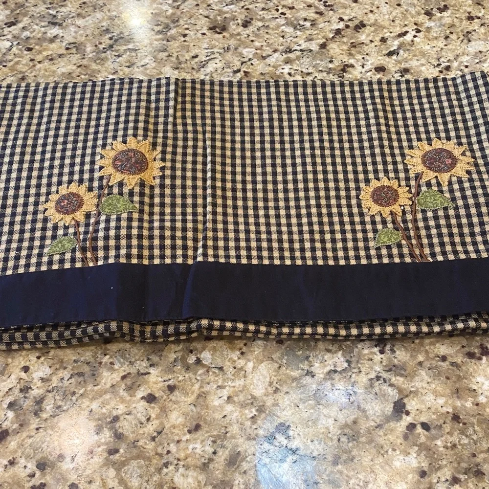 Park Designs NWTBlack & Tan Checkered Shower Curtain with Sunflowers. Beautiful!